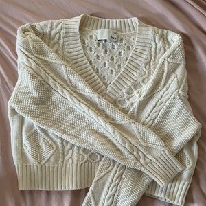 Aritzia Wilfred Free Cropped V Neck Wool Sweater in Cream (Size M)